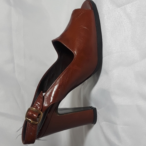 Shoes - Picture 6 of 7